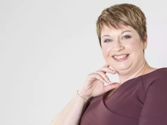 Sarah Newton,
Health & Wellness, Parenting
Expert at Pagiging Magulang Lampas sa Hangganan